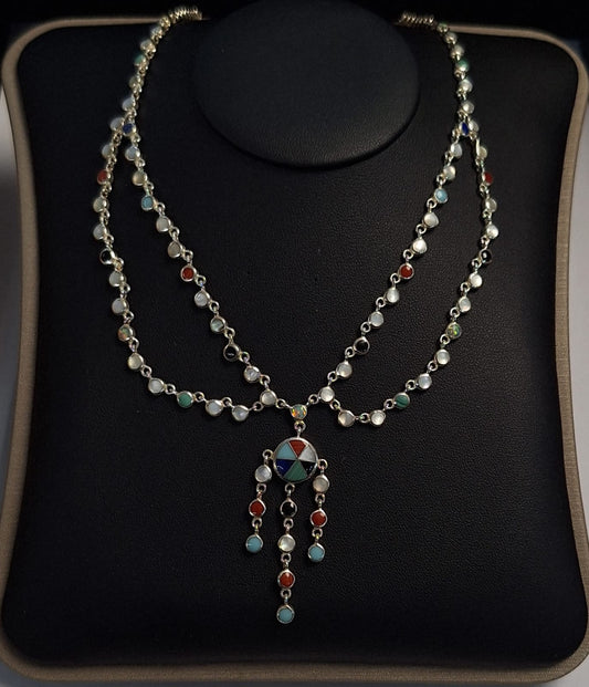 Collar con Incrustaciones de Piedra en Plata Ley 925, vista frontal