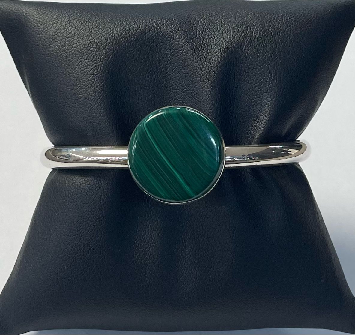 Brazalete con Malaquita en Plata Ley 925, sello de autenticidad Plata Ley .925