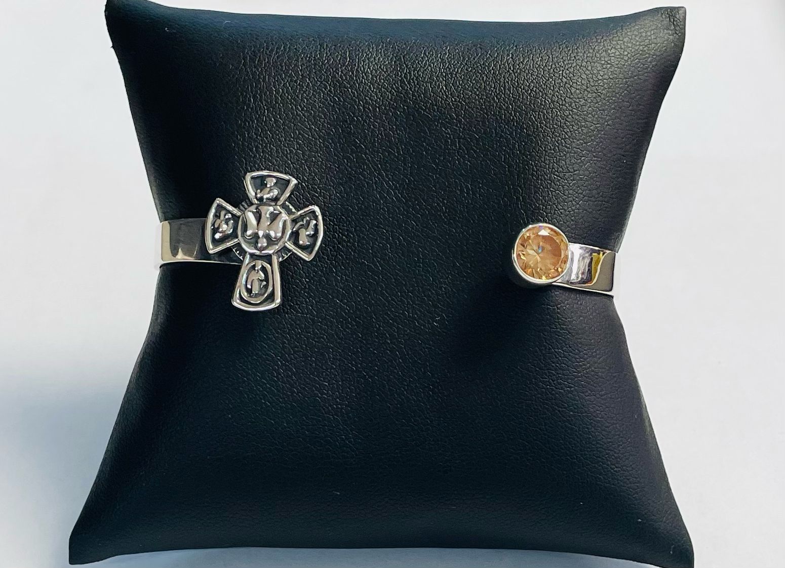 Brazalete en Plata Ley 925, sello de autenticidad Plata Ley .925