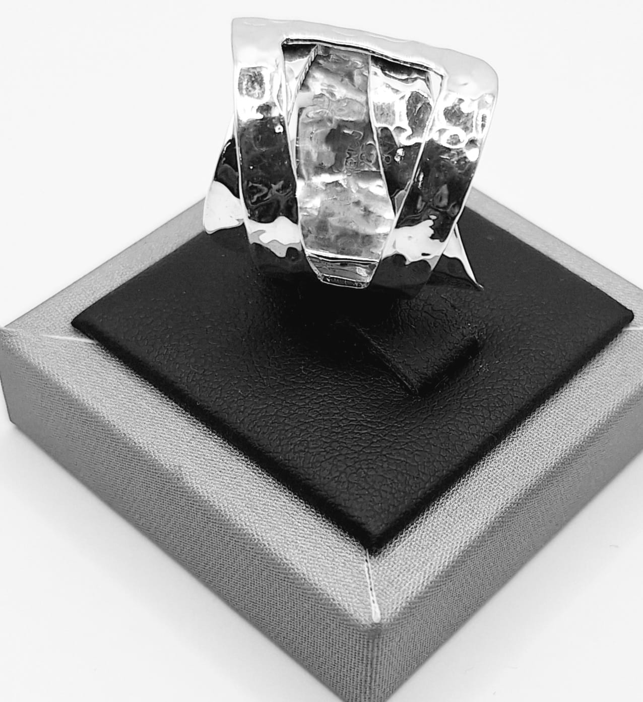 Anillo Martillado Plata 925, vista frontal