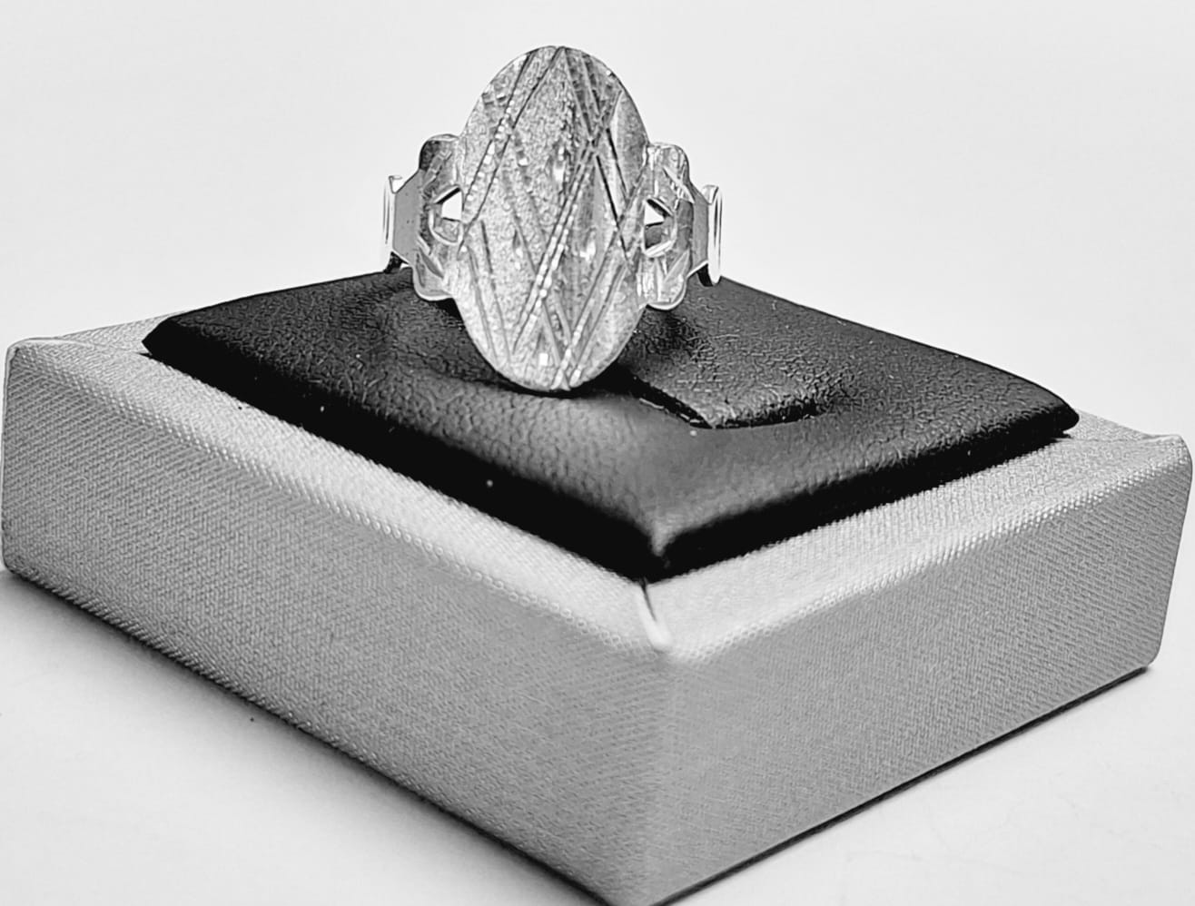 Anillo Diamantada en Plata Ley 925, vista frontal