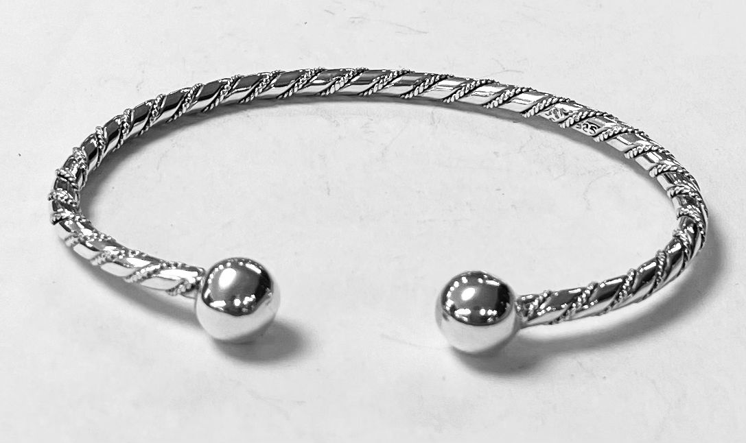Sello de ley en el interior del brazalete optima en plata ley 925
