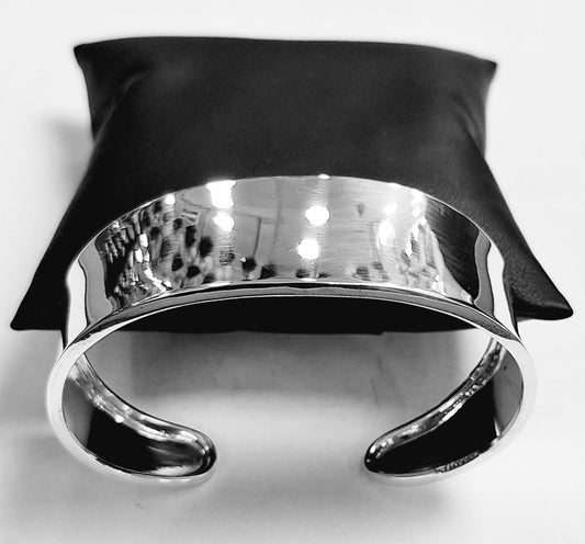 Sello de ley en el interior del brazalete en plata ley 925