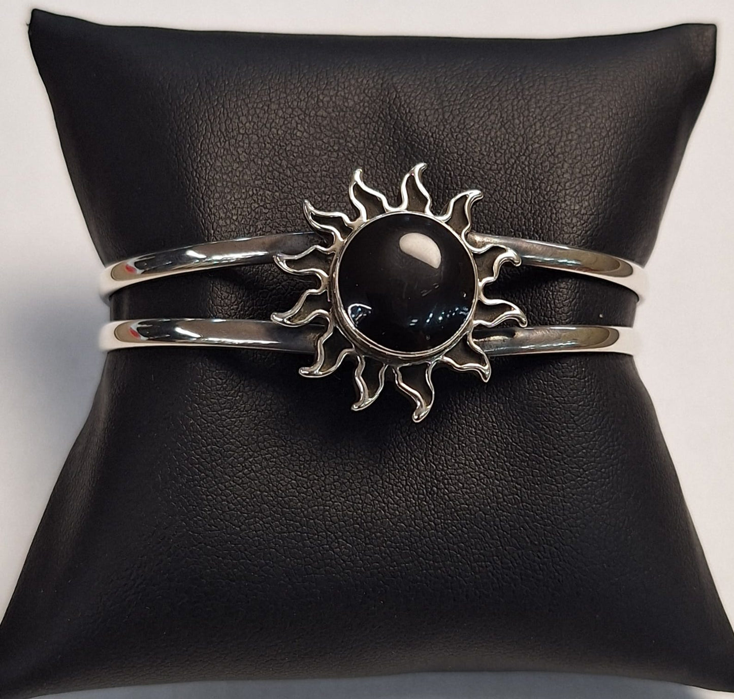 Brazalete con Obsidiana en Plata Ley 925, sello de autenticidad Plata Ley .925