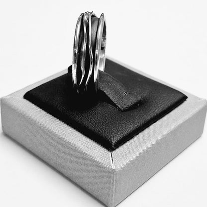 Anillo Corrugado en Plata Ley 925, sello de autenticidad Plata Ley .925