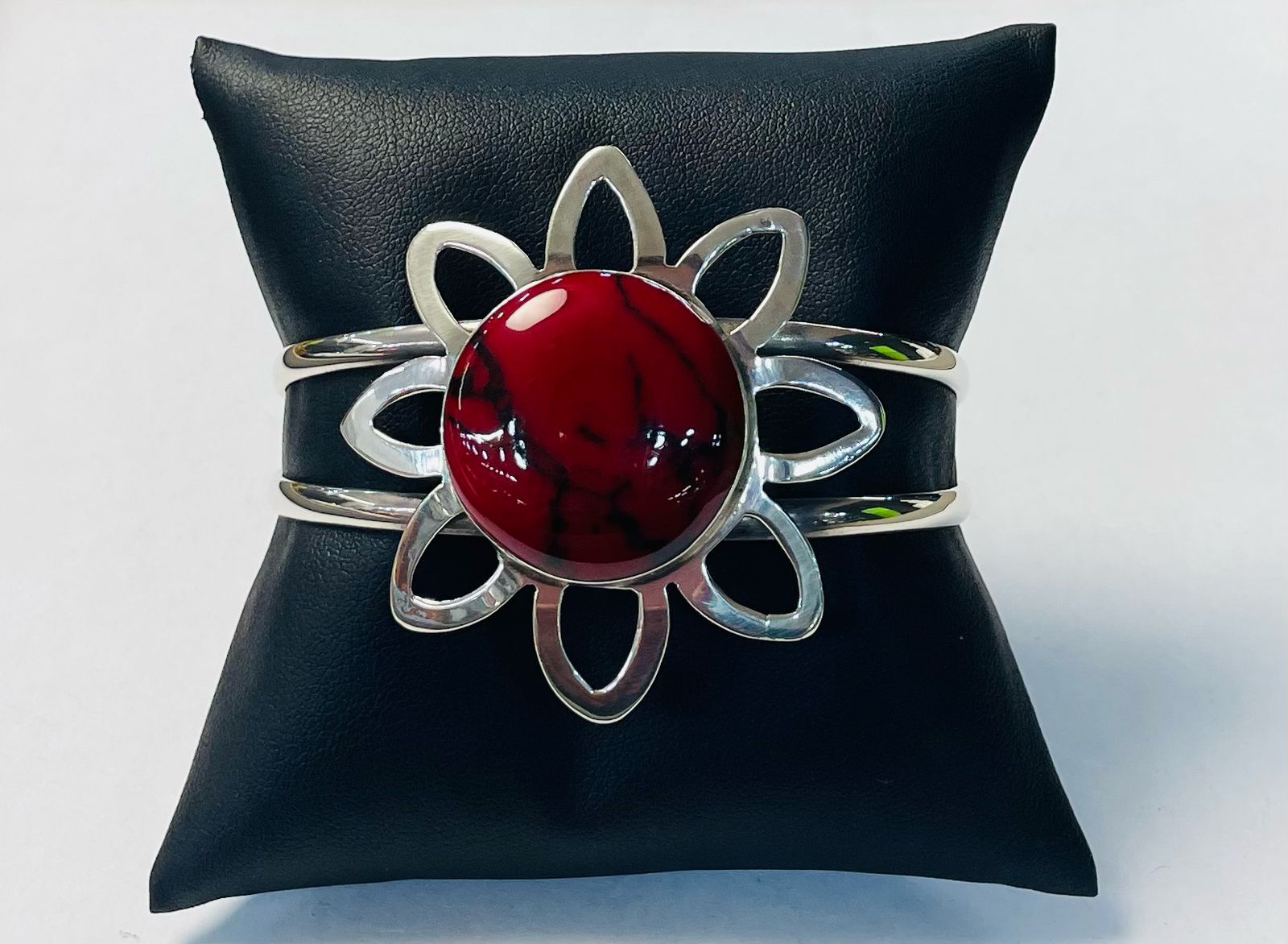 Brazalete con Coral en Plata Ley 925, sello de autenticidad Plata Ley .925