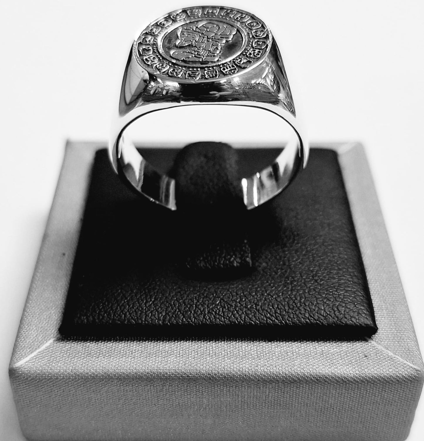 Sello de ley en el interior del anillo calendario maya en plata ley 925
