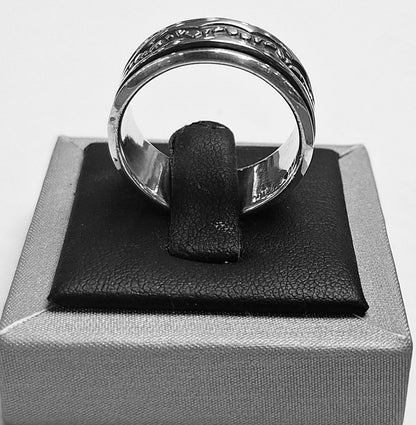 Anillo en Plata Ley 925 sobre fondo blanco