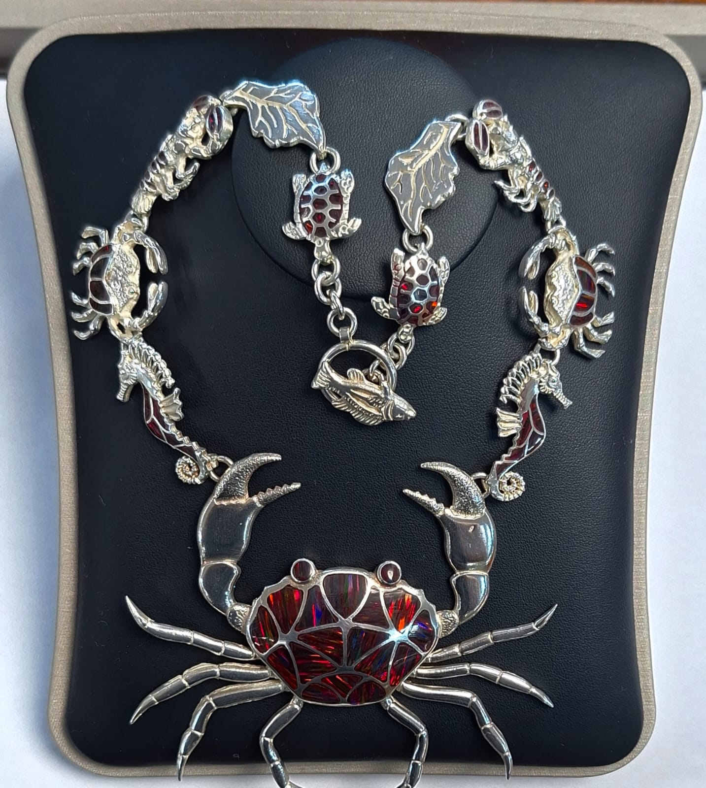 Collar con Incrustaciones de Ópalo en Plata Ley 950, vista frontal