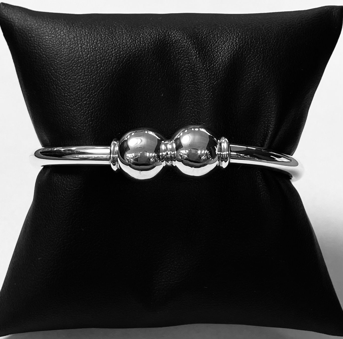 Sello de ley en el interior del brazalete en plata ley 925