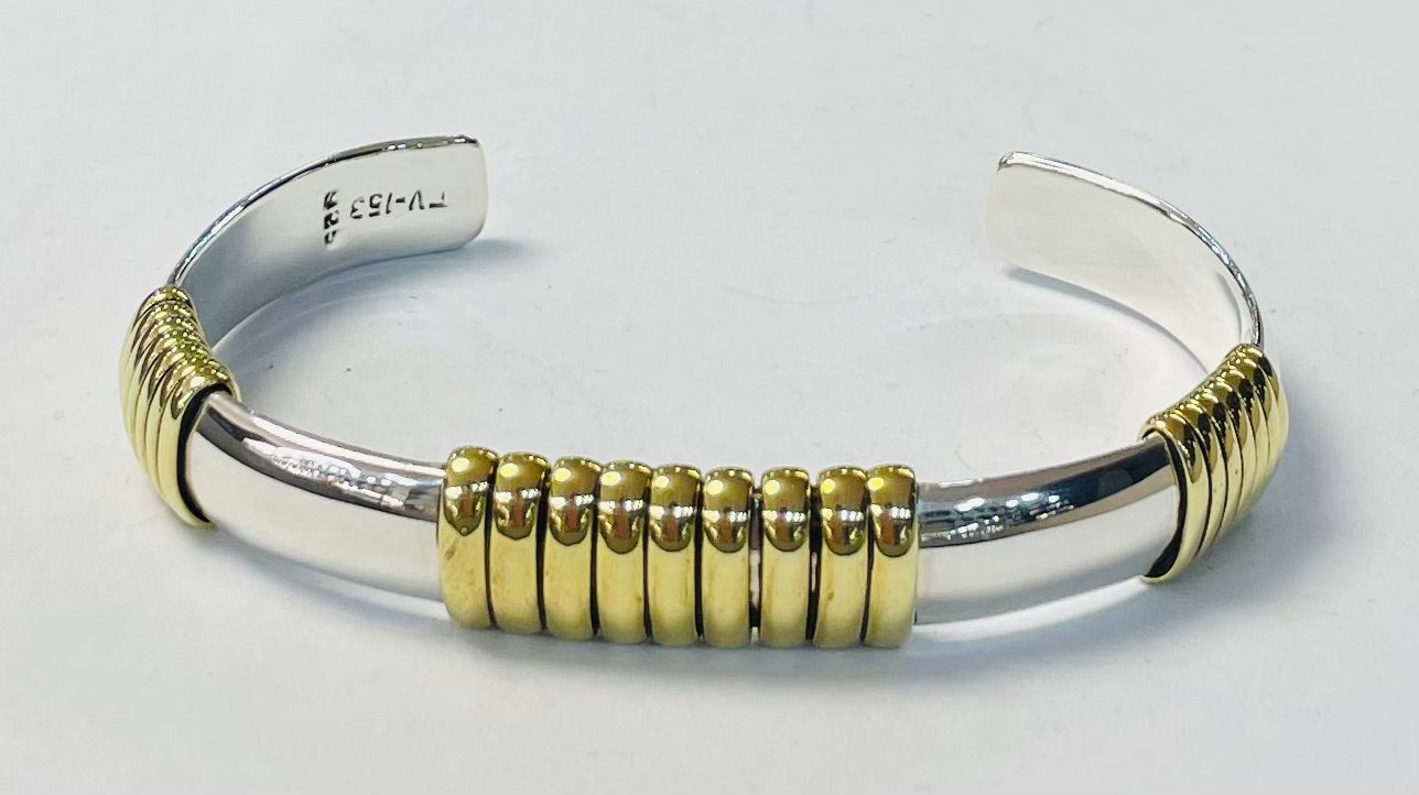 Sello de ley en el interior del brazalete en plata ley 925