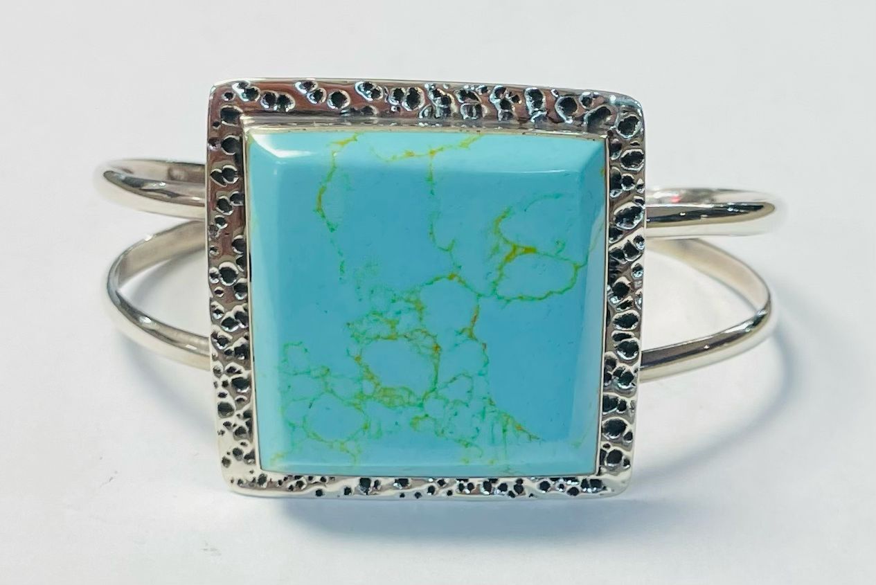 Sello de ley en el interior del brazalete en plata ley 925 con turquesa