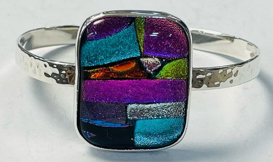Sello de ley en el interior del brazalete con dicroico en plata ley 925