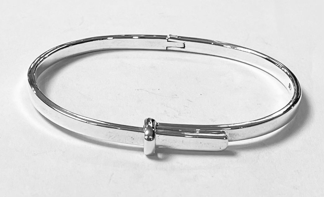 Sello de ley en el interior del brazalete en plata ley 925