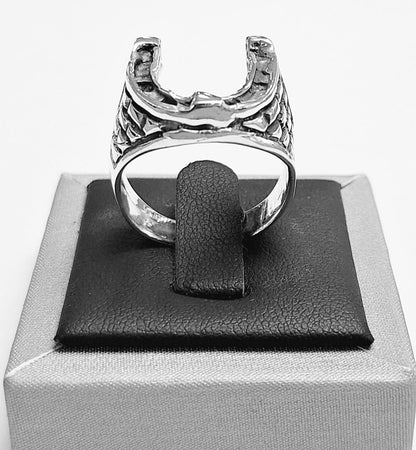 Sello de ley en el interior del anillo de herradura en plata ley 925