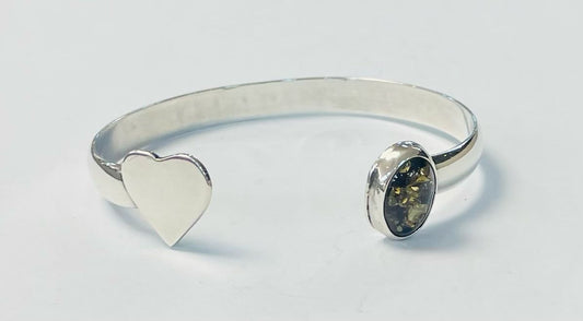 Sello de ley en el interior del brazalete con ambar en plata ley 925