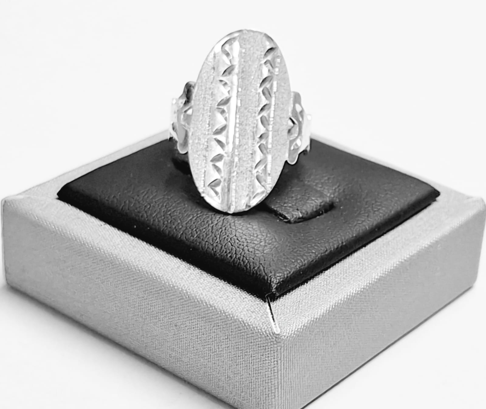 Anillo Diamantada en Plata Ley 925, sello de autenticidad Plata Ley .925