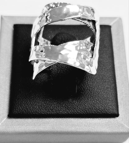 Sello de ley en el interior del anillo martillado plata 925