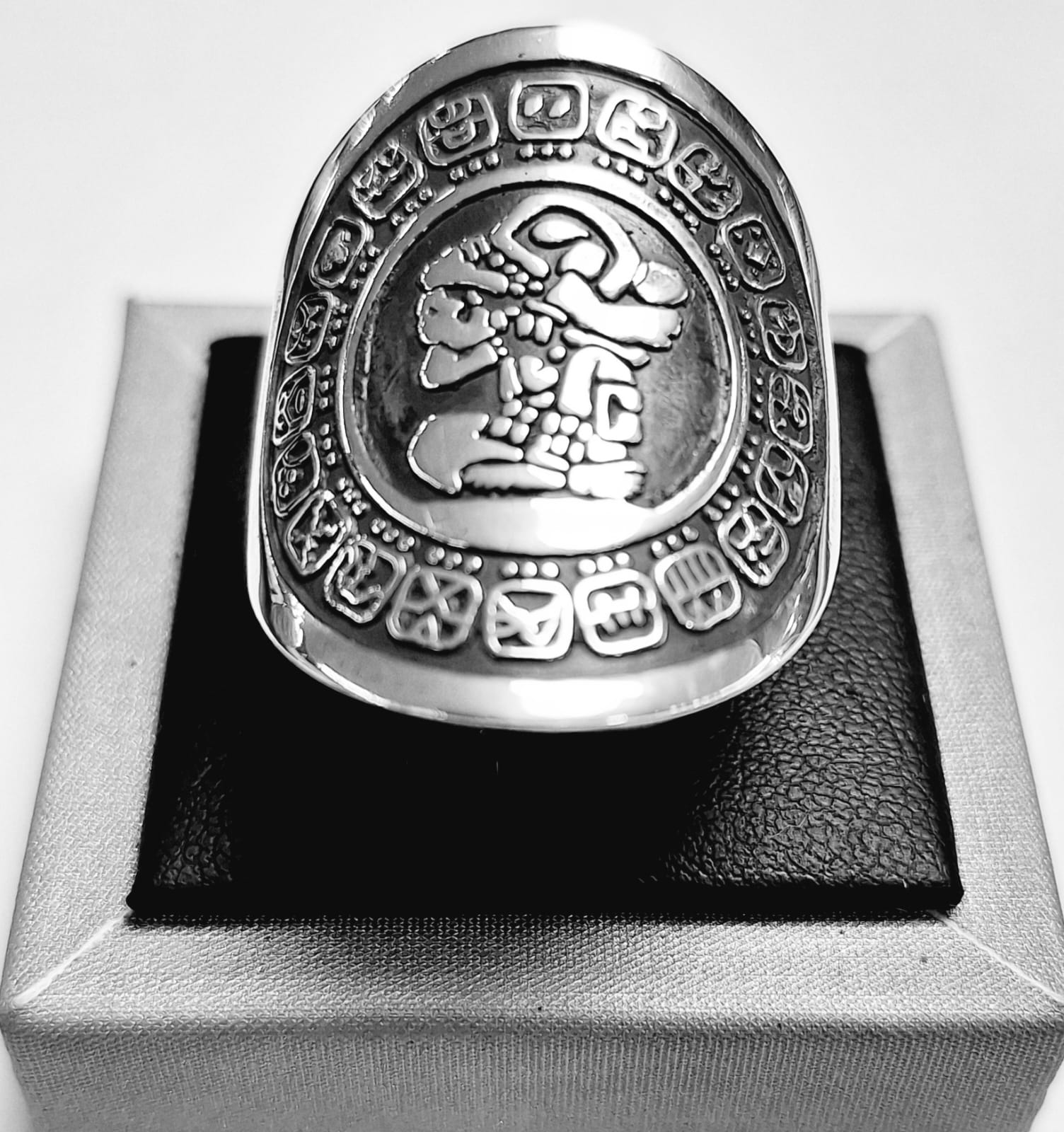 Sello de ley en el interior del anillo calendario maya en plata ley 925