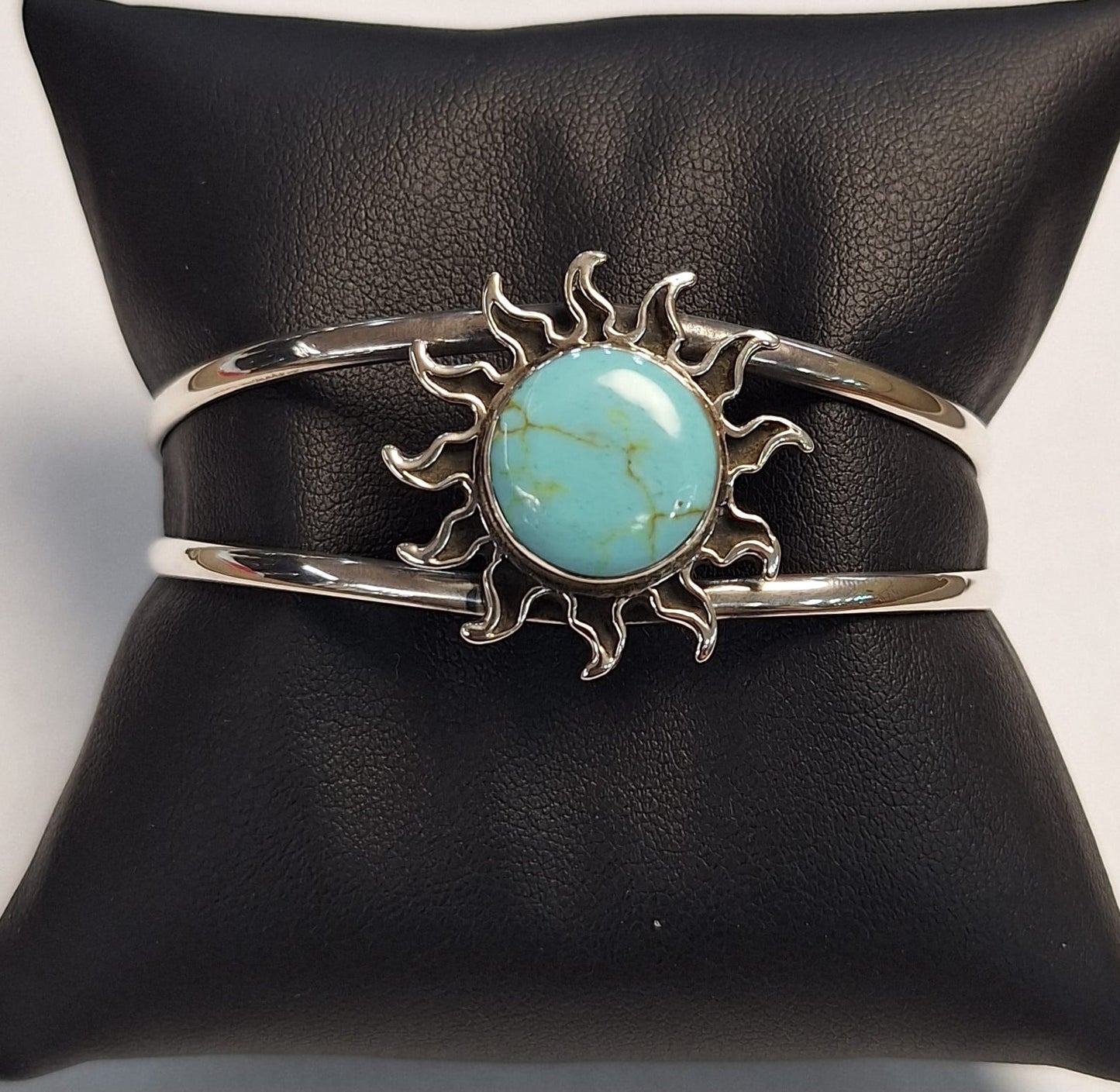 Brazalete con Turquesa en Plata Ley 925, sello de autenticidad Plata Ley .925