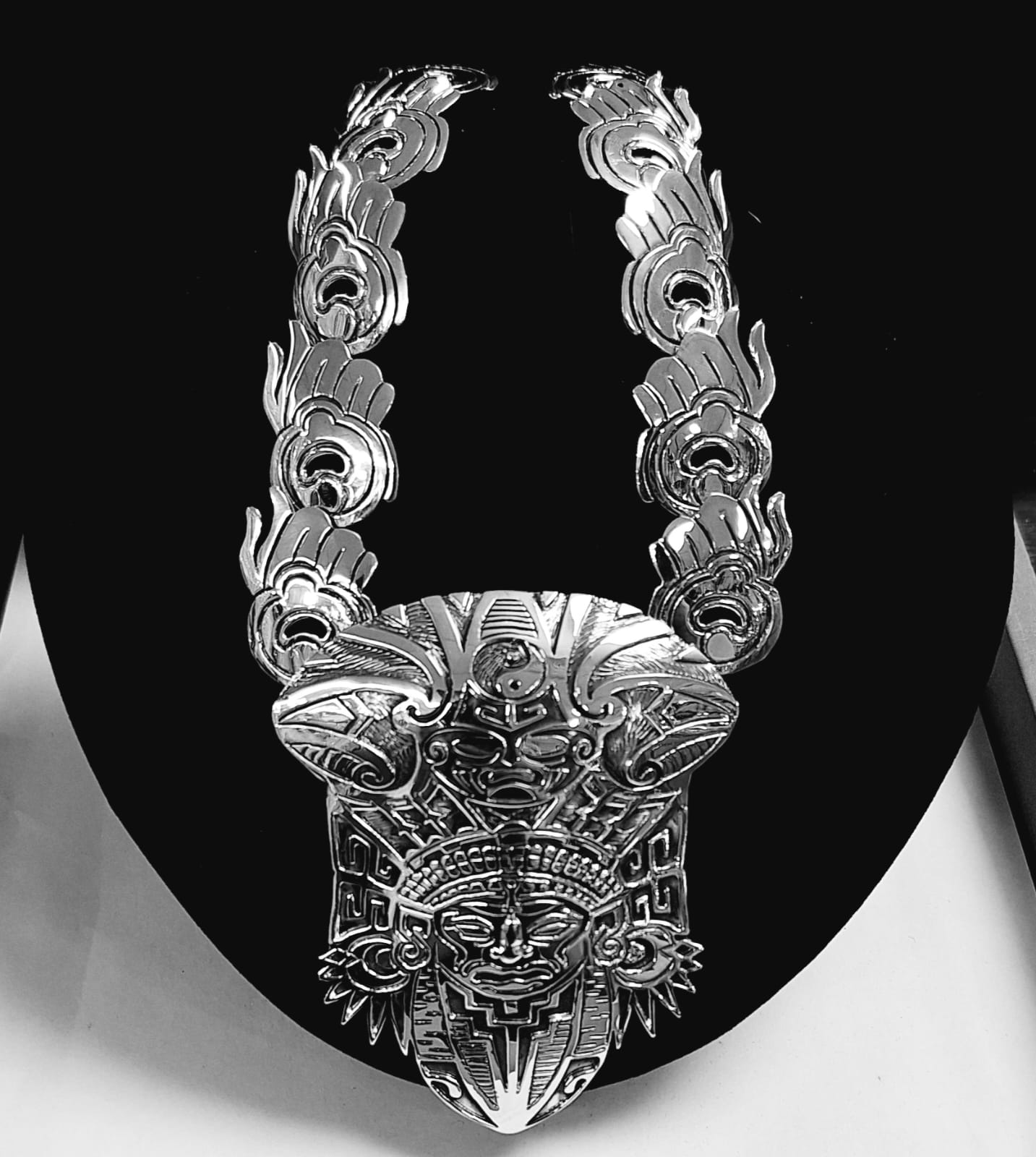 Collar Escudo Prehispánico Cultura Maya en Plata Ley 950, sello de autenticidad Plata Ley .925