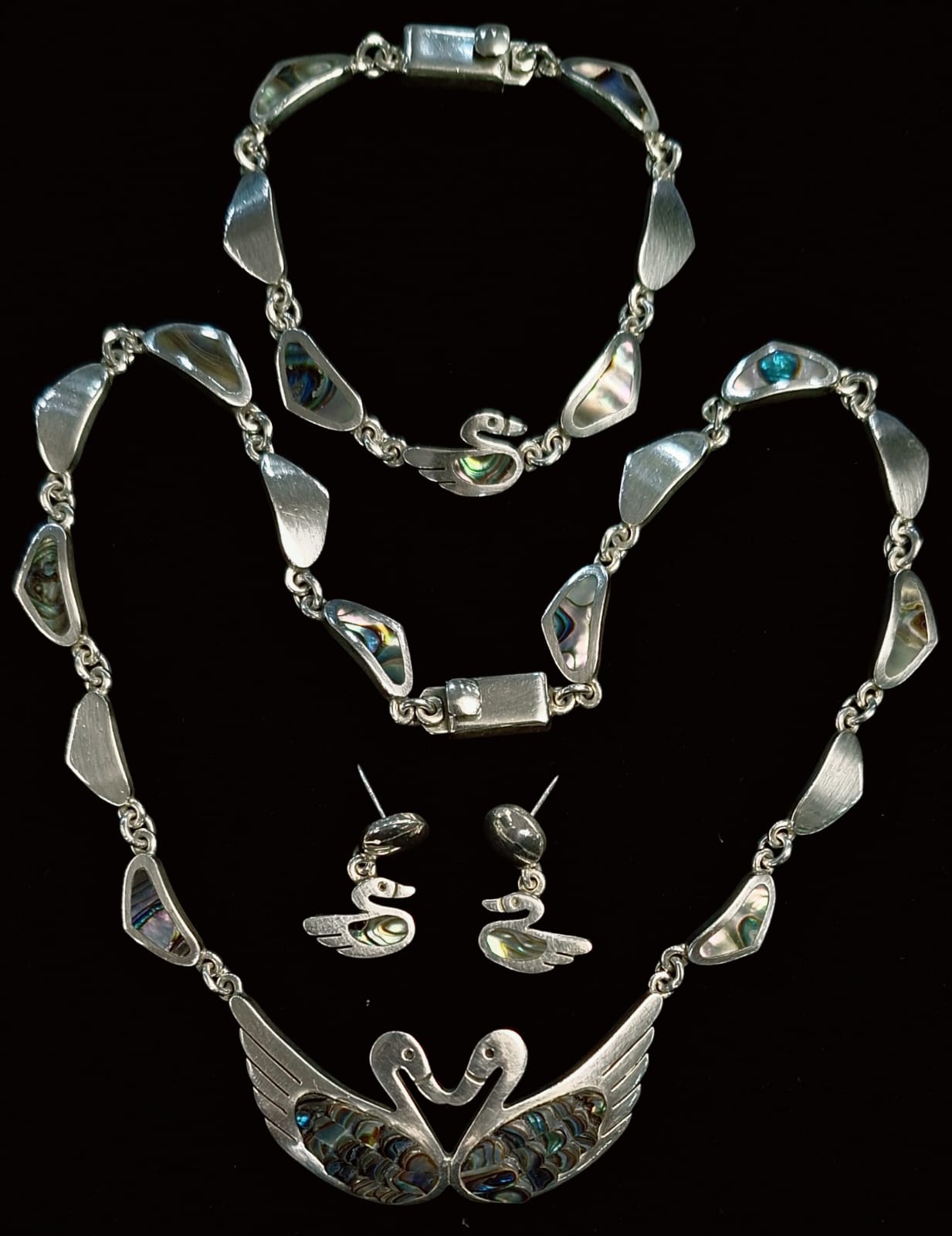 Sello de ley en el interior del set de collar con incrustaciones de abulón en plata ley 950