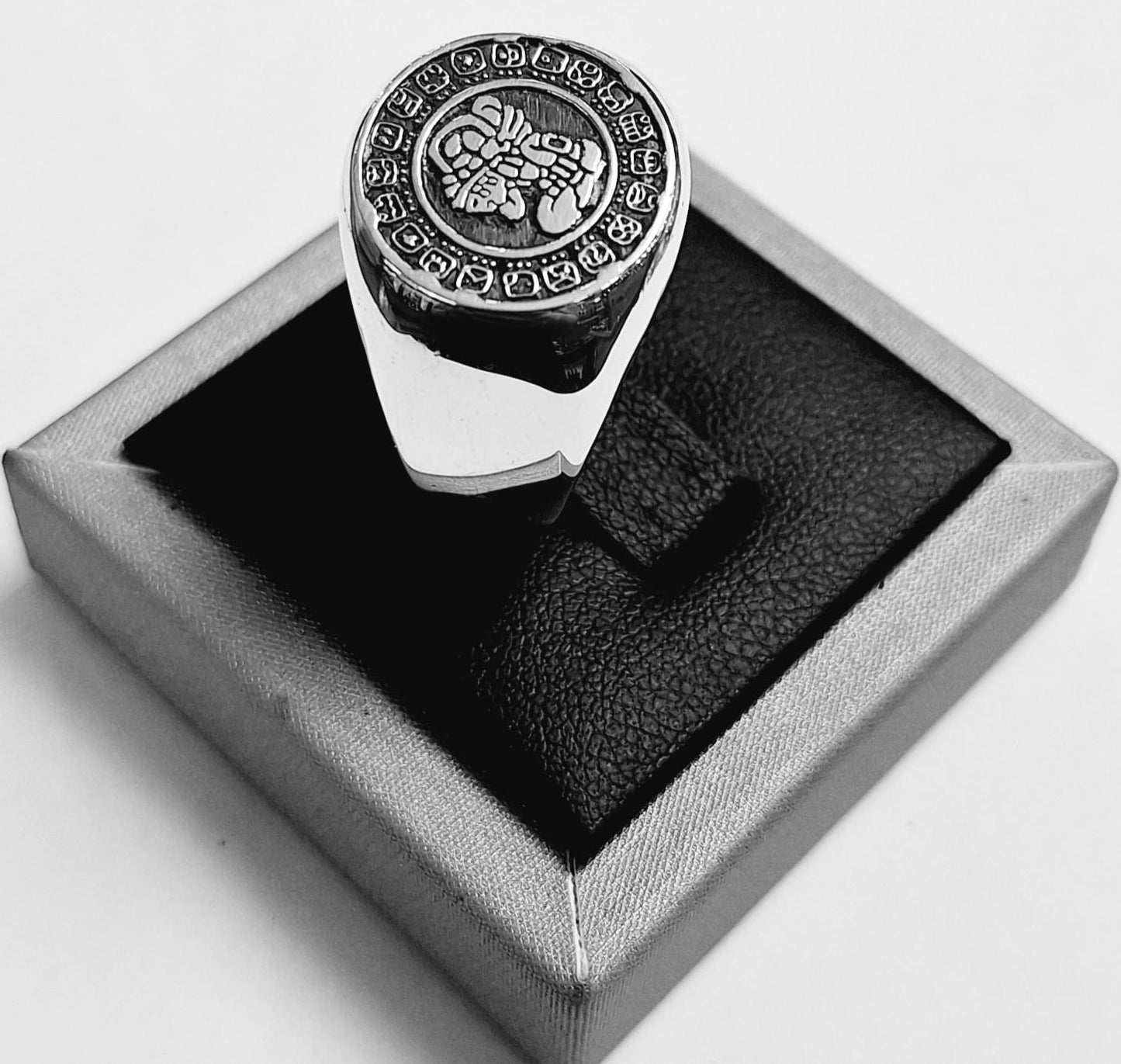 Anillo Calendario Maya en Plata Ley 925, vista frontal