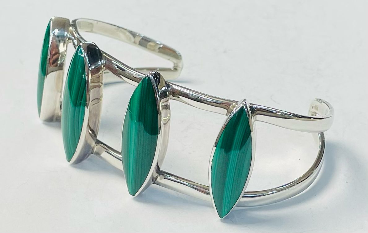 Brazalete con Malaquita con Plata Ley 925, vista frontal