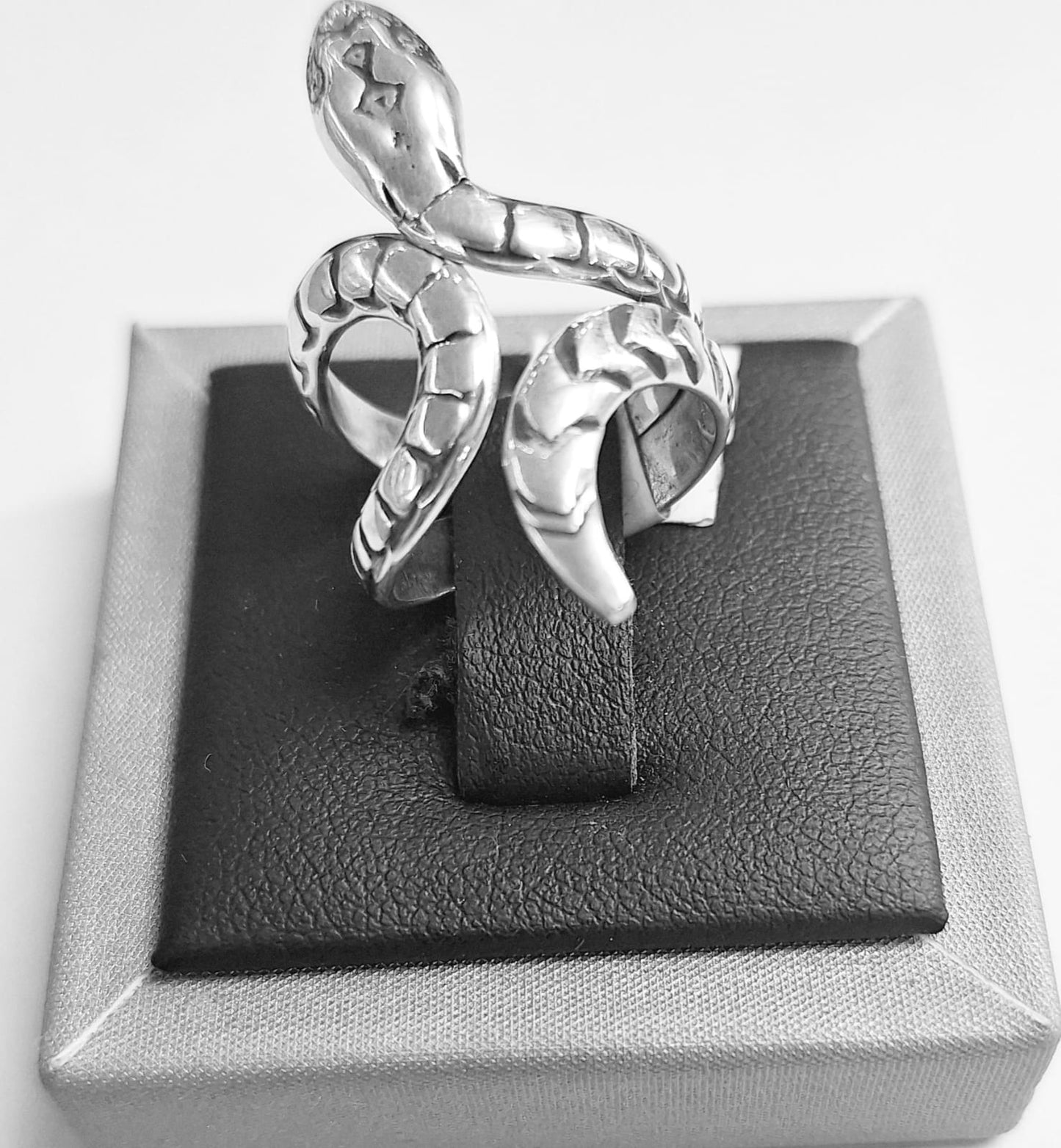 Anillo Serpiente en Plata Ley 925, sello de autenticidad Plata Ley .925