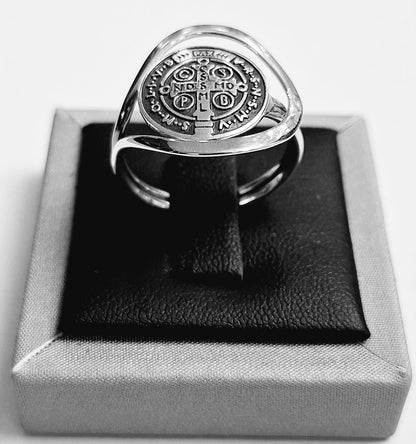 Anillo San Benito en Plata Ley 925, vista frontal