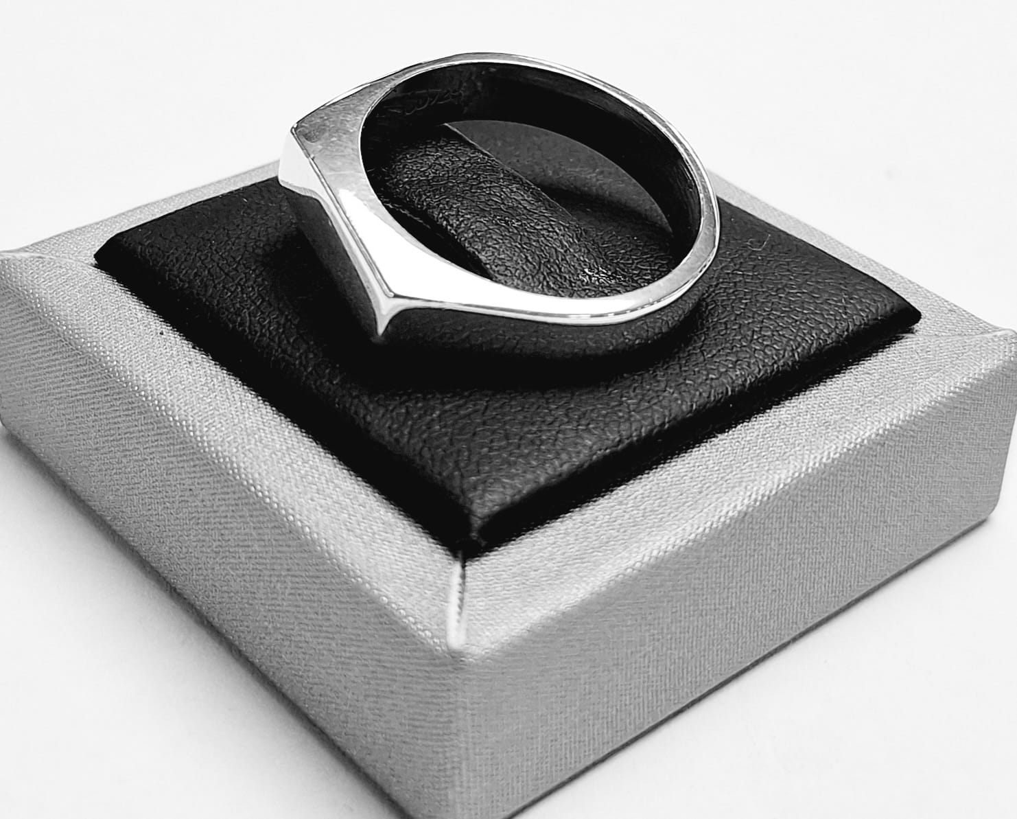Anillo en Plata Ley 925, vista frontal
