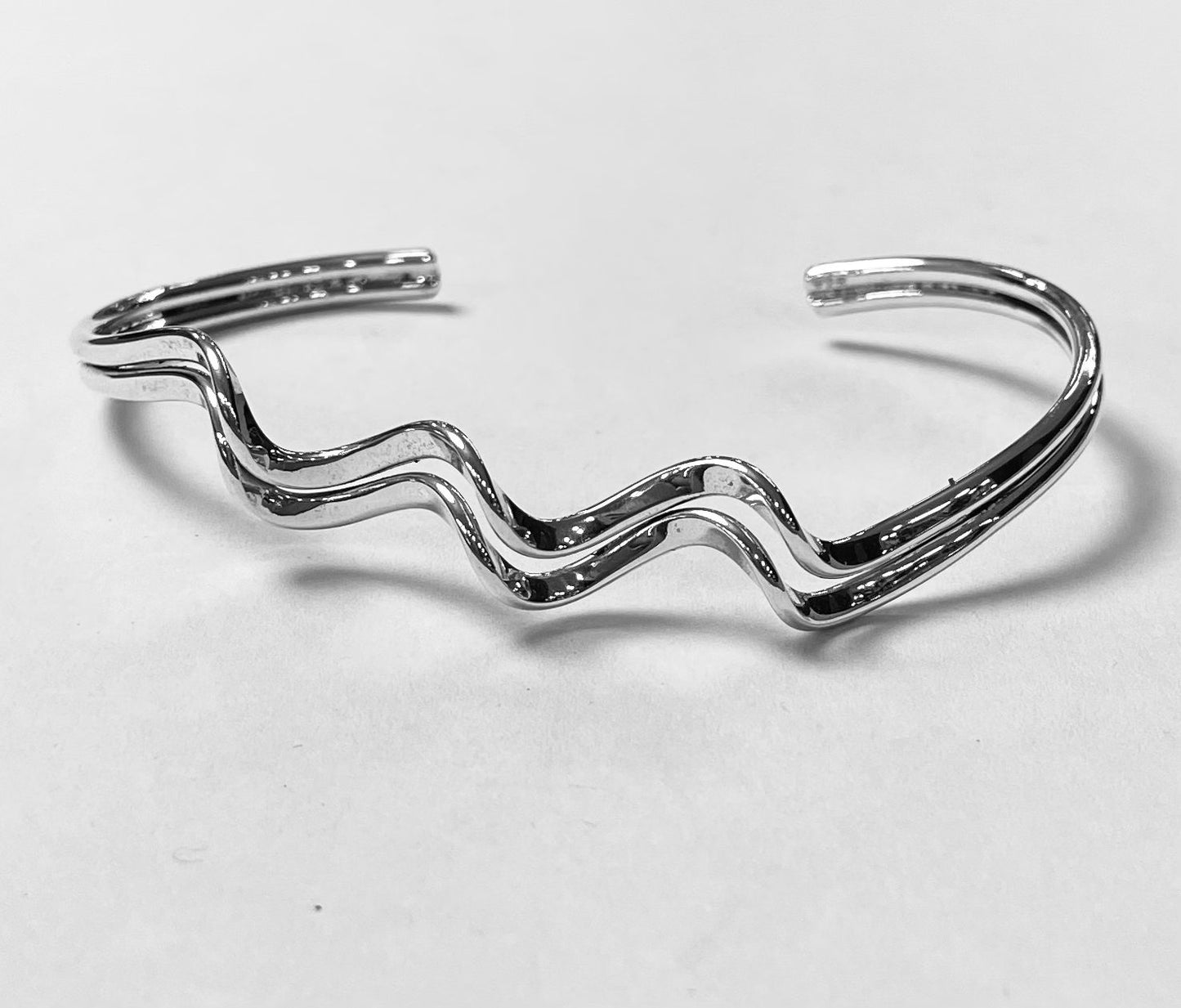 Sello de ley en el interior del brazalete en plata ley 925