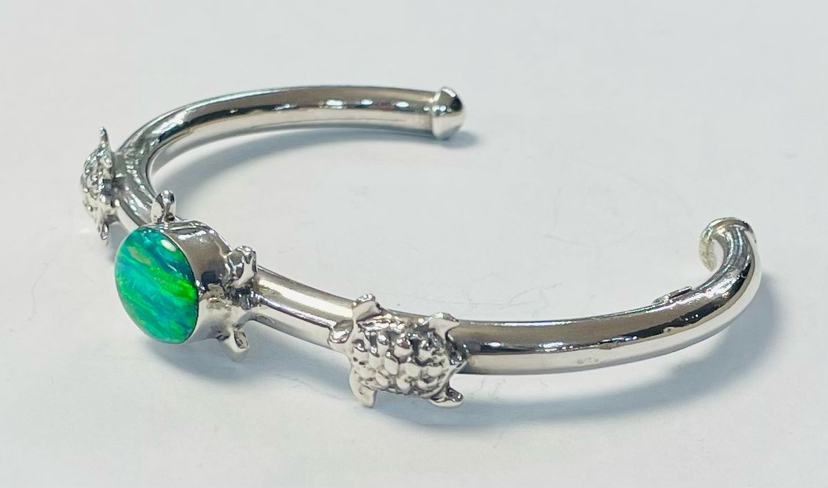 Brazalete Tortuga con Opalo Plata Ley 925, vista frontal