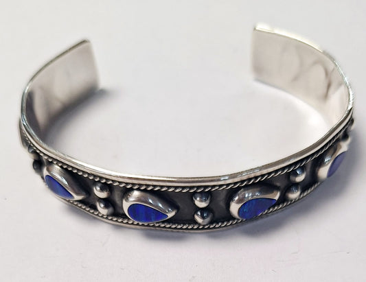 Sello de ley en el interior del brazalete con opalo en plata ley