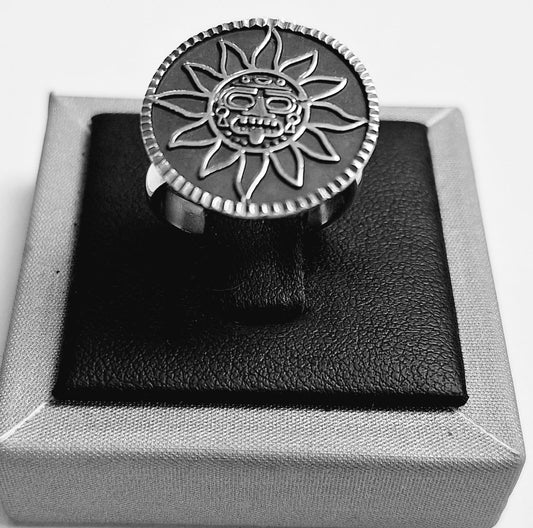Sello de ley en el interior del anillo sol maya en plata ley 950