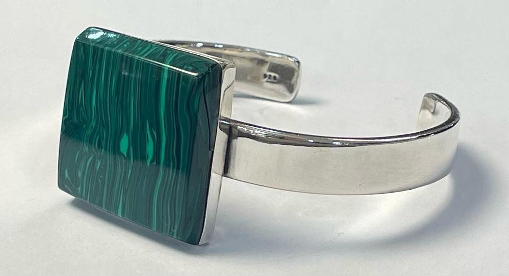 Brazalete con Malaquita en Plata Ley 925, vista frontal