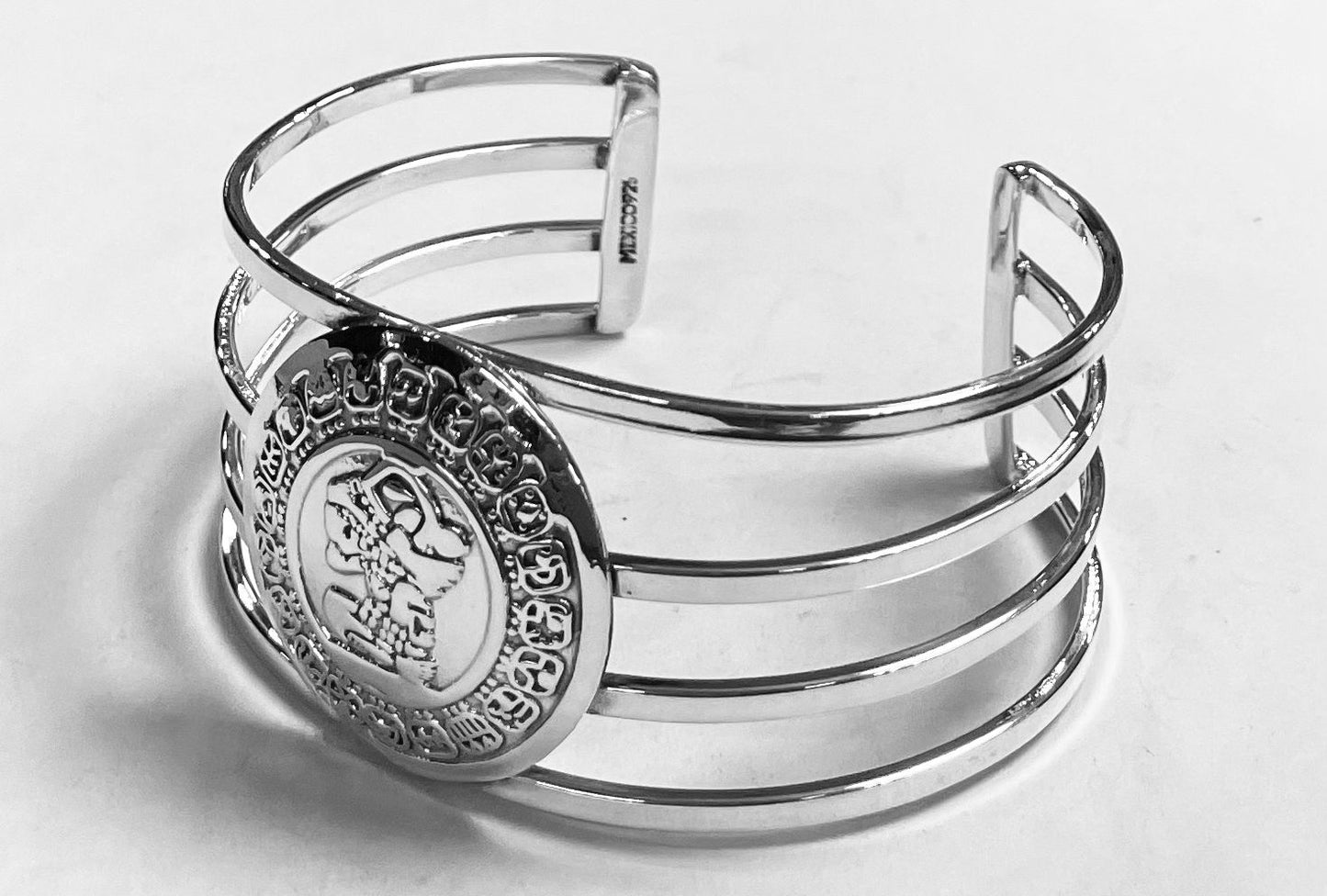 Sello de ley en el interior del brazalete en plata ley 925