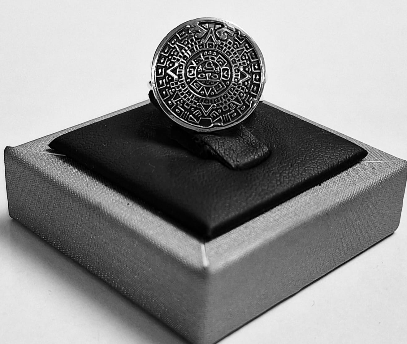 Anillo Calendario Azteca en Plata Ley 925, sello de autenticidad Plata Ley .925
