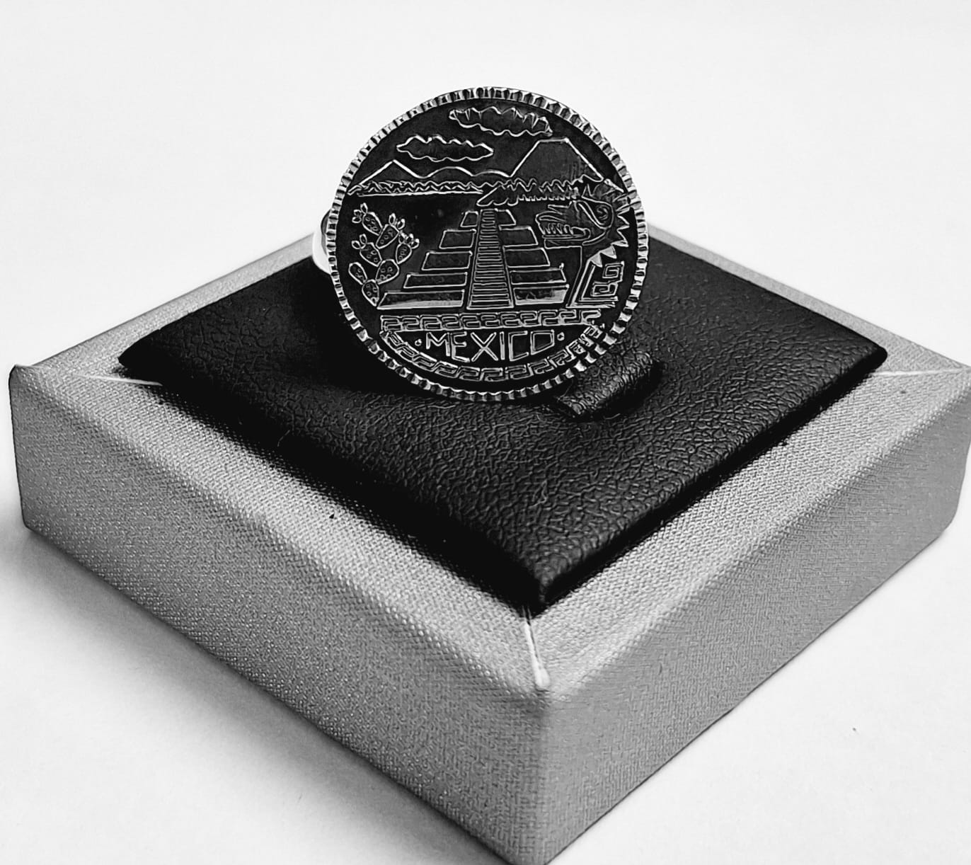 Anillo Piramide Chichen Itza en Plata Ley 925, sello de autenticidad Plata Ley .925