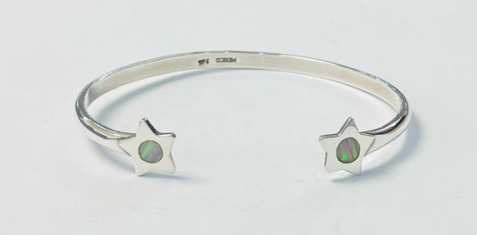 Sello de ley en el interior del brazalete con opalo en plata 925