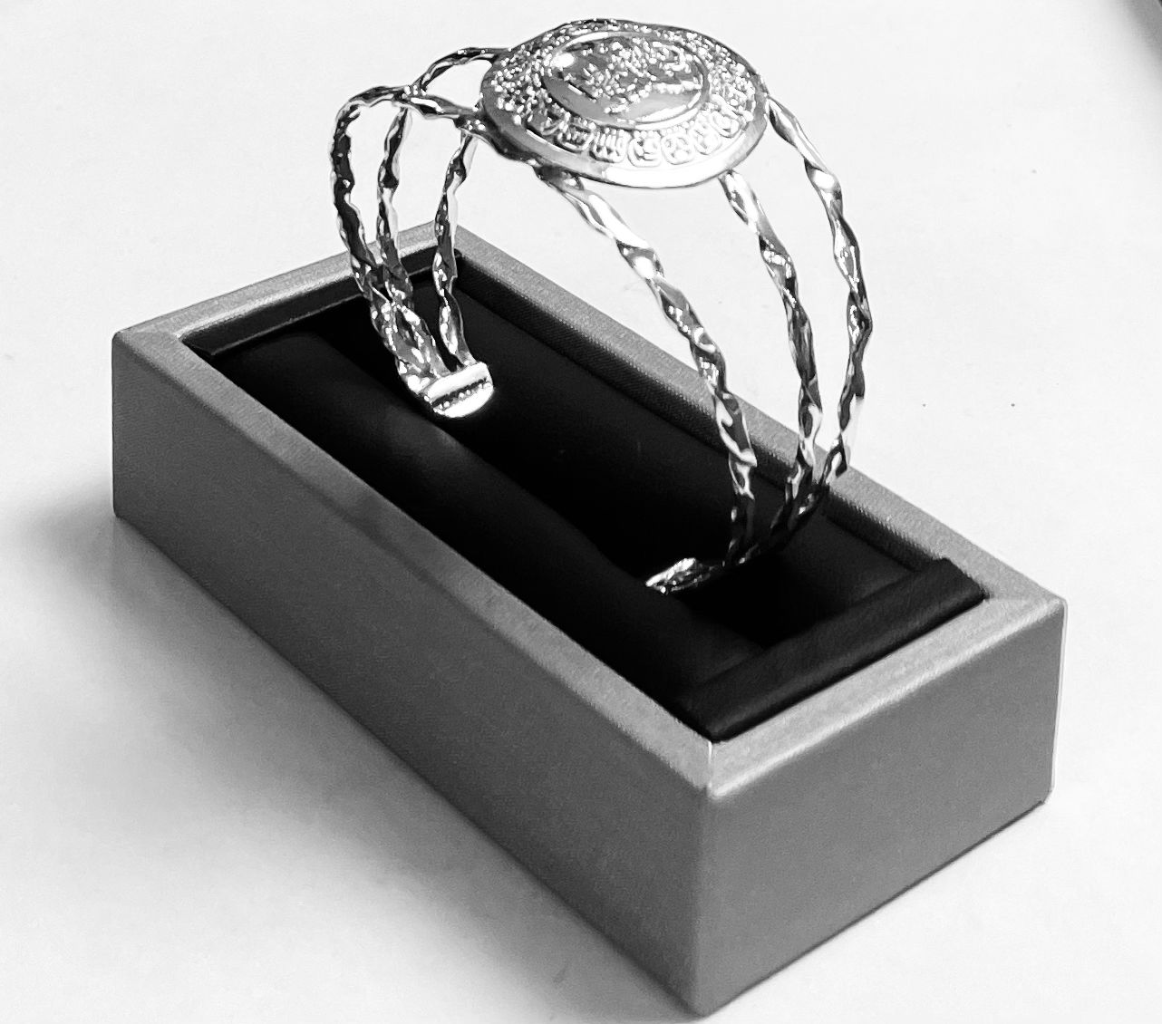 Sello de ley en el interior del brazalete calendario maya en plata 925