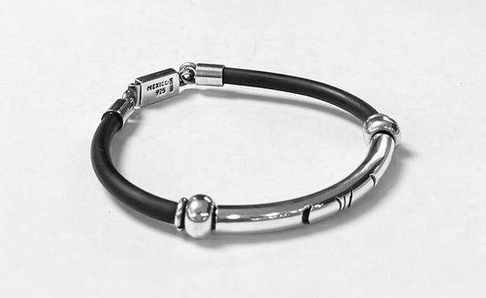 Sello de ley en el interior del brazalete en plata ley 925 con cahucho