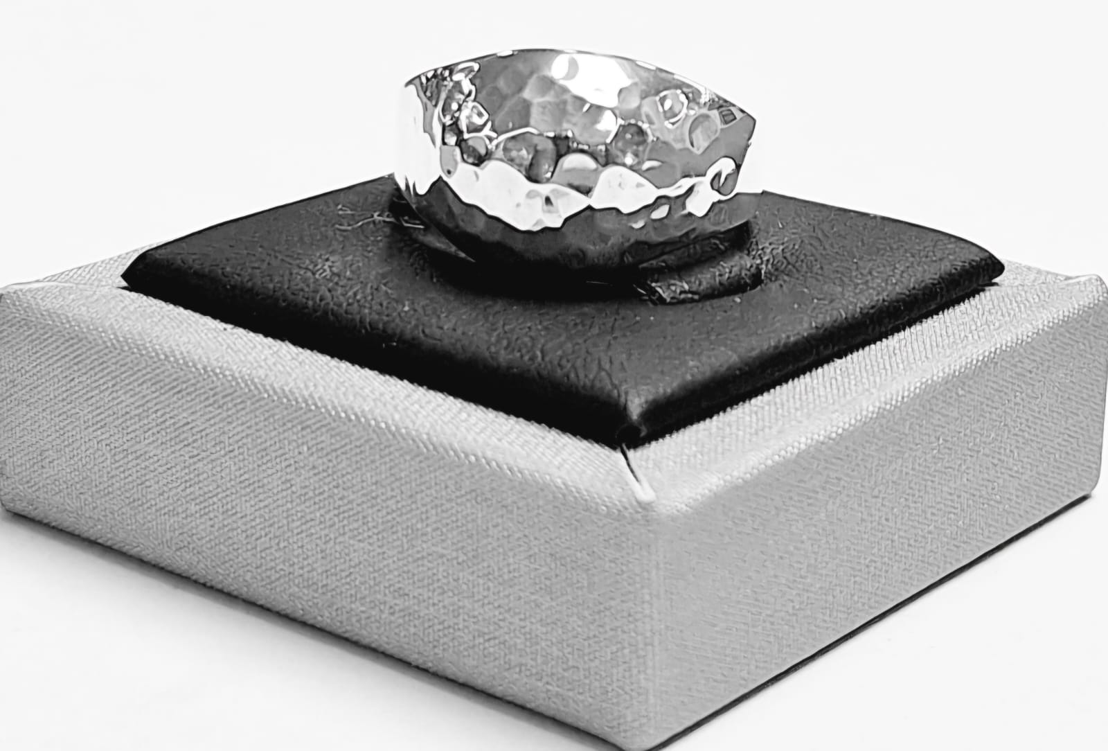Anillo Martillado en Plata Ley 925, vista frontal
