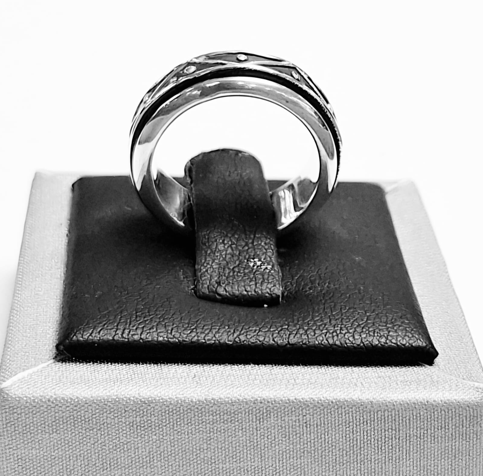 Sello de ley en el interior del anillo anti ansiedad en plata ley 925