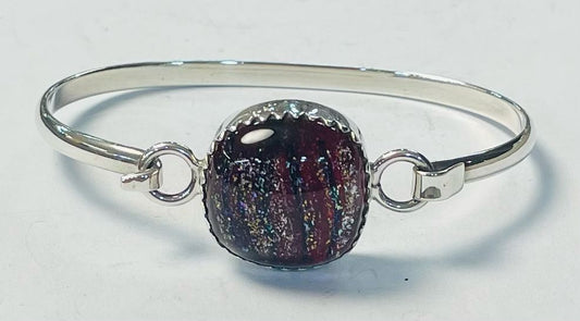 Sello de ley en el interior del brazalete con dicroico en plata ley 925
