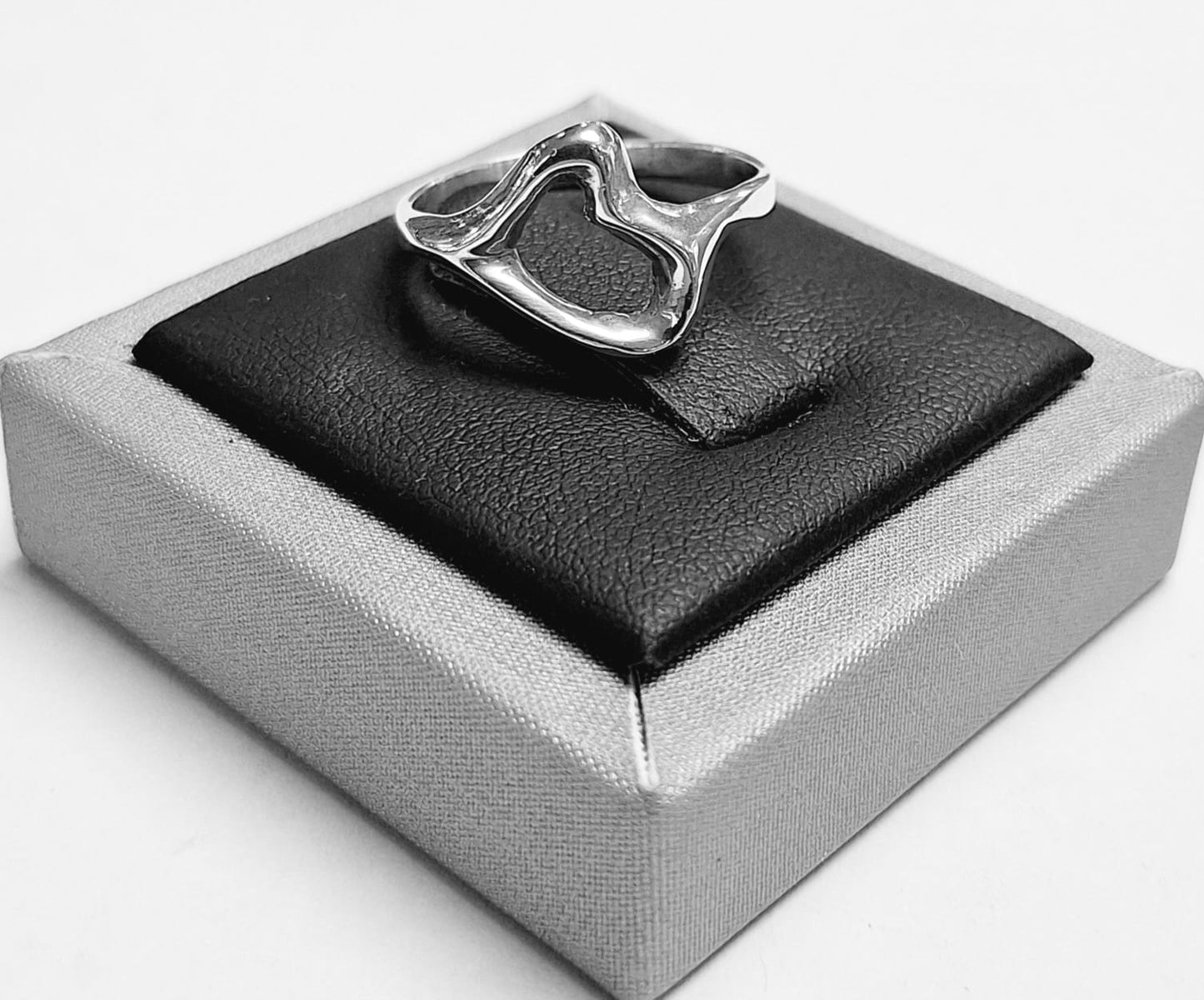 Anillo de Corazón en Plata Ley 925, sello de autenticidad Plata Ley .925