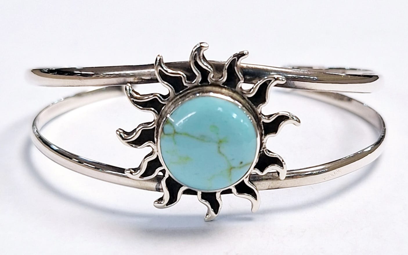 Sello de ley en el interior del brazalete con turquesa en plata ley 925