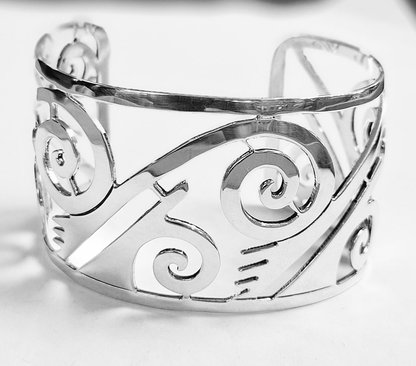 Sello de ley en el interior del brazalete en plata ley 925