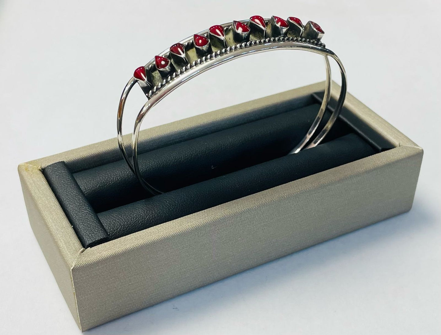 Brazalete en Plata Ley 925 con Coral, vista frontal