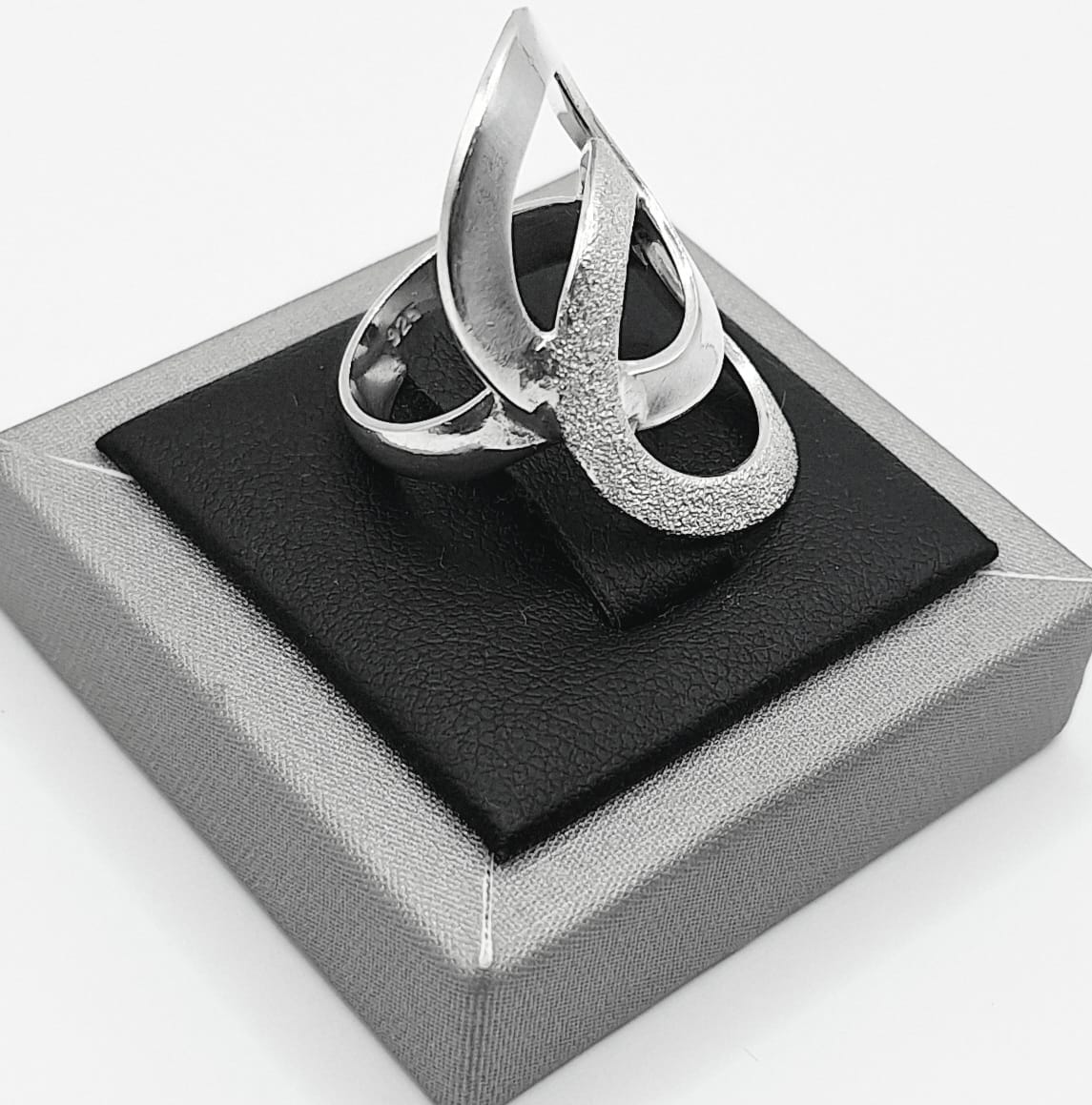 Anillo Diamantada Plata Ley 925, vista frontal